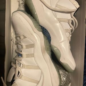 Jordan 11 legend blue